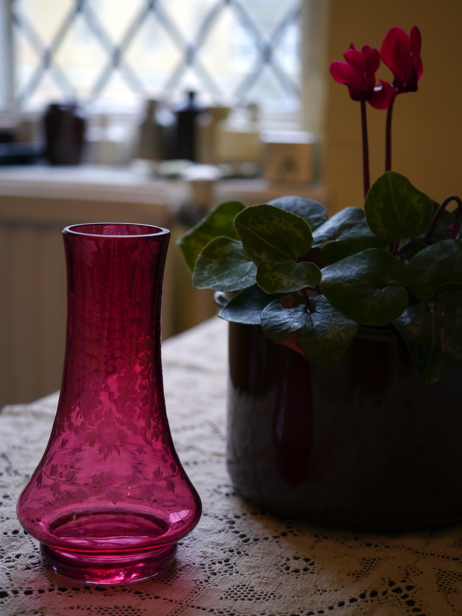 クランベリーガラスの花瓶(19世紀) - Burghley Antiques