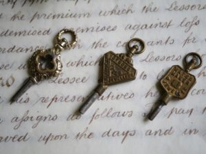装飾の美しい懐中時計の鍵3点セット (19世紀) - Burghley Antiques