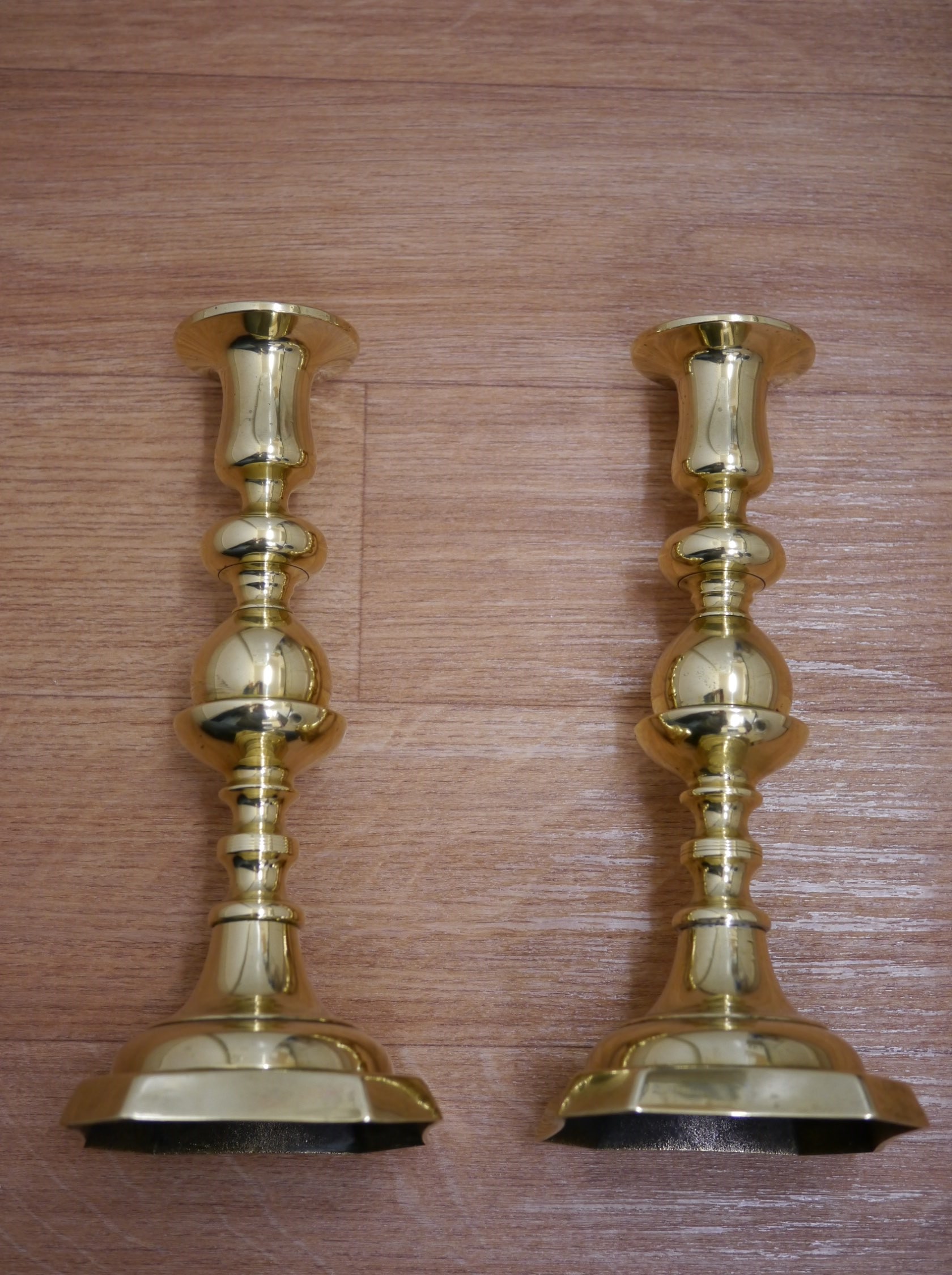 アンティーク真鍮（ブラス）の表面 - Burghley Antiques