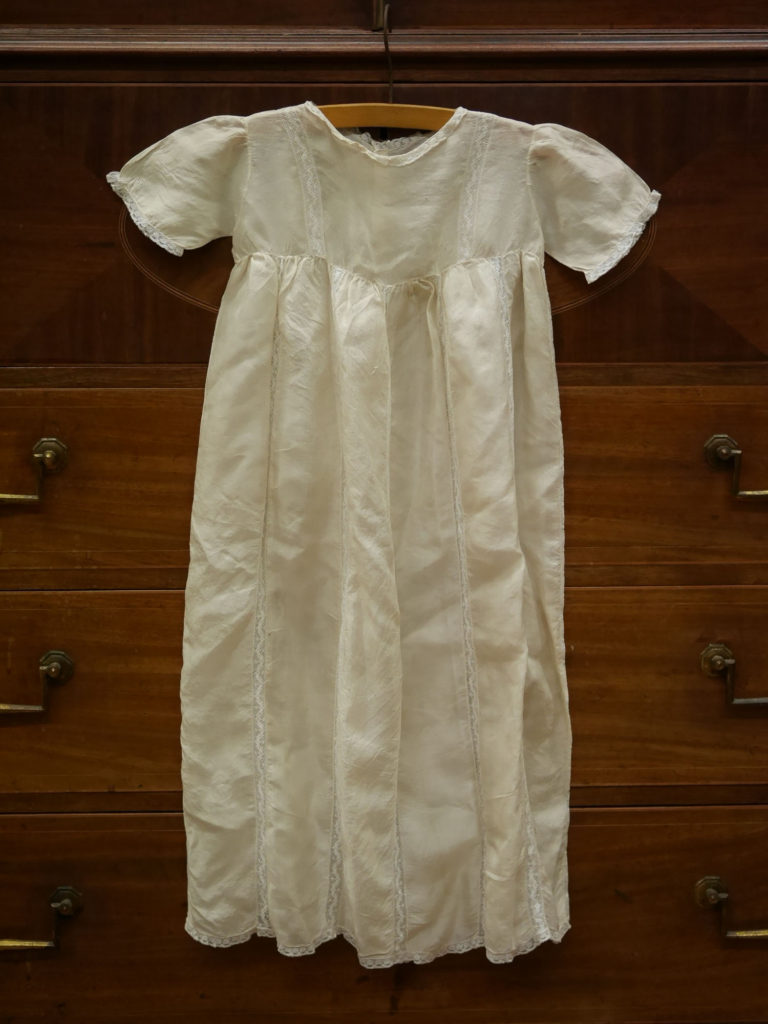 クリスニングドレス (19世紀後半)