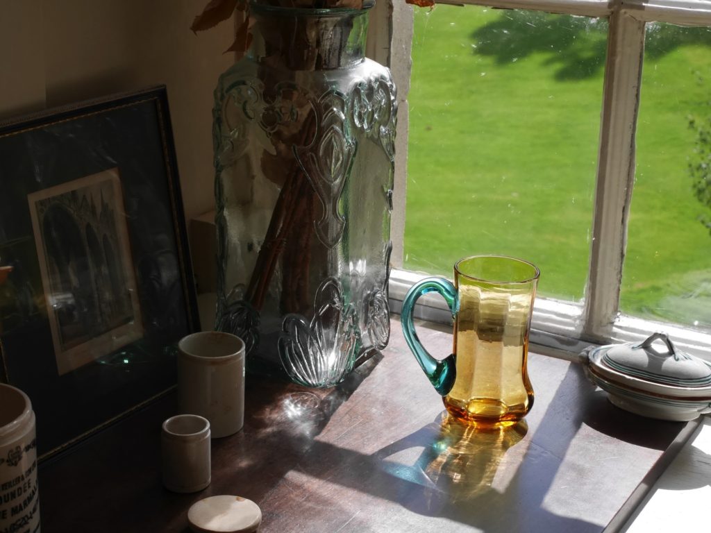 アンバーガラスのカップ(19世紀)