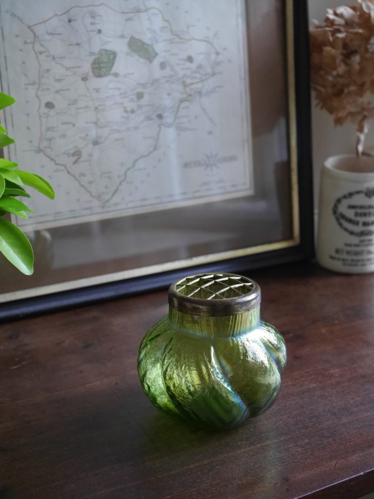 ボヘミアン ロエッツガラスの花瓶 (1900年前後)